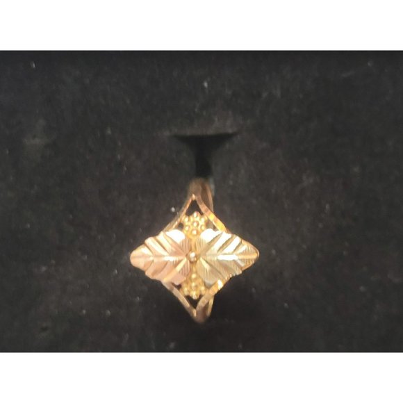 10k gold ring women's size 5.5